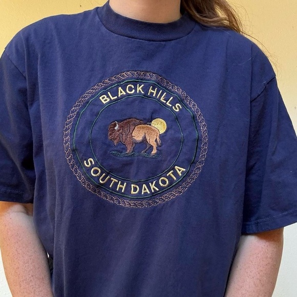 Vintage Black Hills South Dakota Navy T-Shirt with Buffalo graphic - Picture 3 of 8